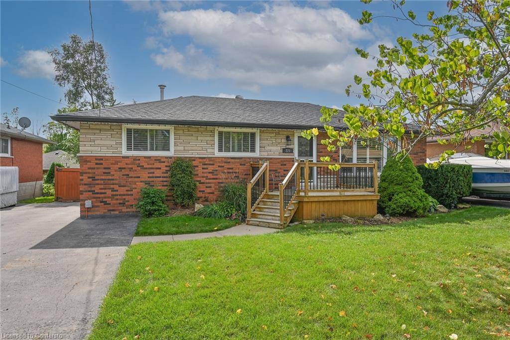 Caledonia, ON N3W 1A7,221 Mackenzie Crescent