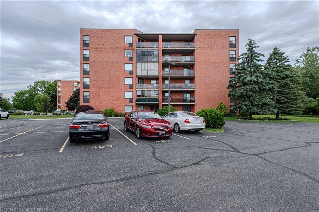 Simcoe, ON N3Y 5J5,11 Mill Pond Court #604