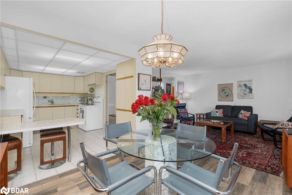 Barrie, ON L4M 1K7,291 Blake Street #405