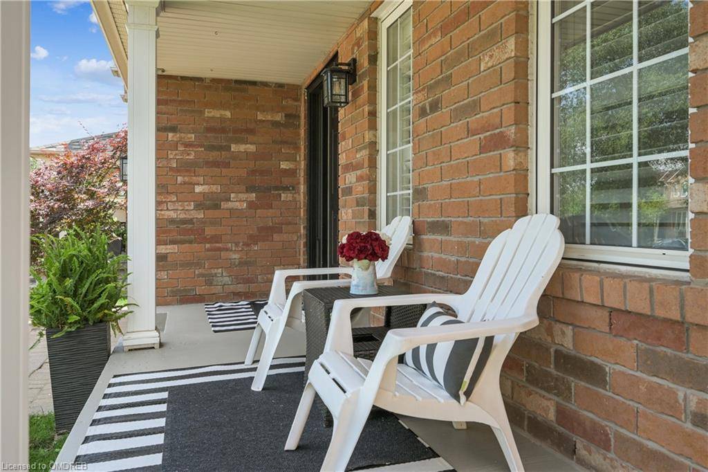 Oakville, ON L6M 4X2,2278 Grand Oak Trail