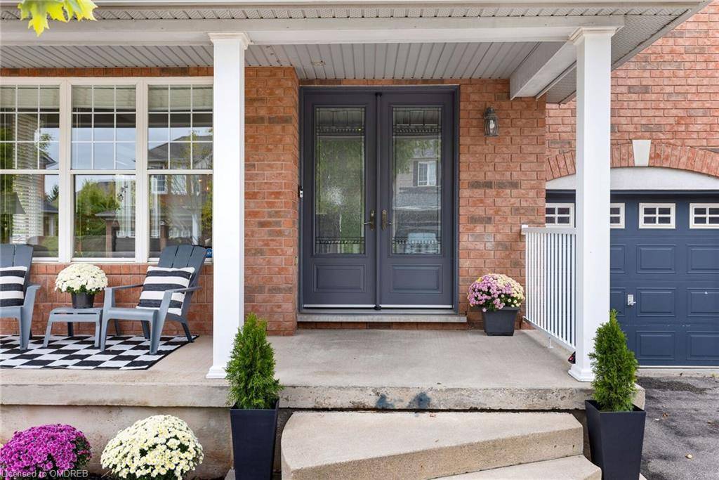 Oakville, ON L6M 4C4,2457 Clayborne Place