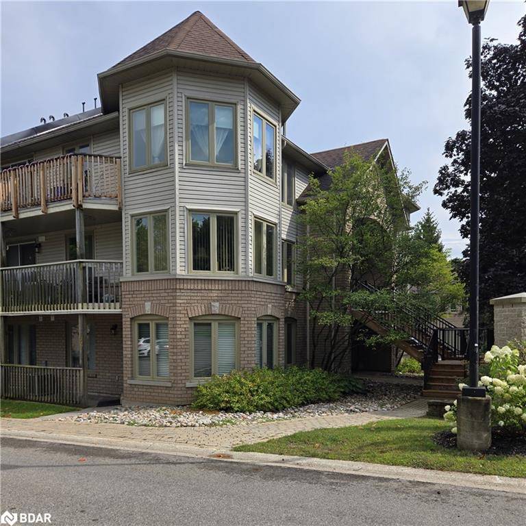 Orillia, ON L3V 7V2,492 Laclie Street #201