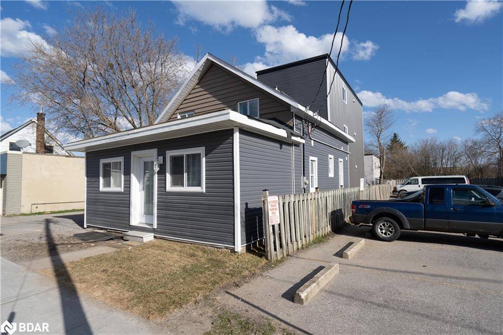 Orillia, ON L3V 2Y8,99 Colborne Street W #A