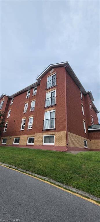 Gananoque, ON K7R 3C6,550 Talbot Place #404