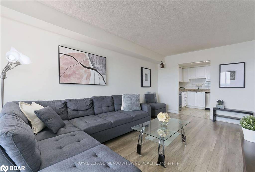 Mississauga, ON L5B 4B1,135 Hillcrest Avenue #1013