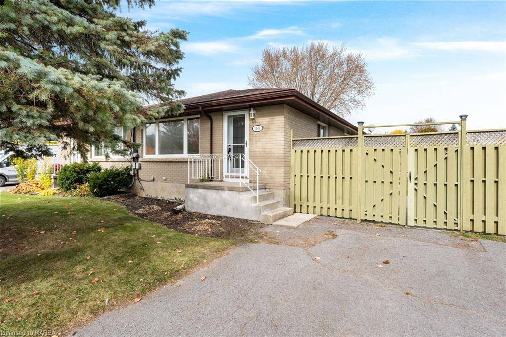 Kingston, ON K7P 2V6,1408 Woodfield Crescent