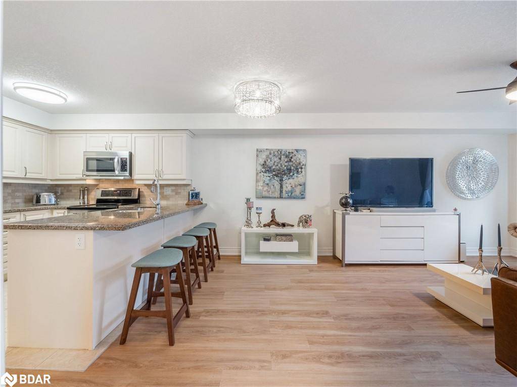 Barrie, ON L4N 5W9,53 Ferndale Drive S #9