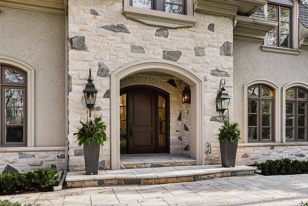 Burlington, ON L7N 1S4,241 Roseland Crescent