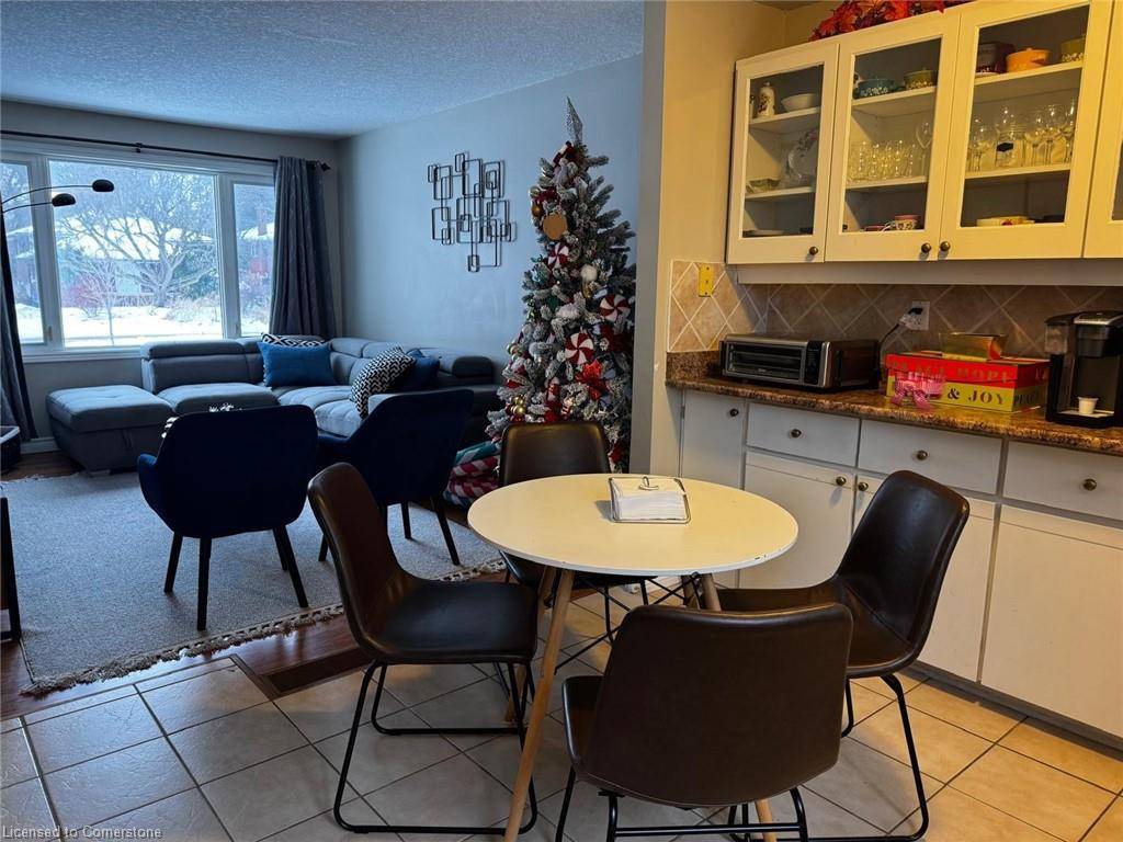 Kitchener, ON N2A 2H6,247 Fergus Avenue #11