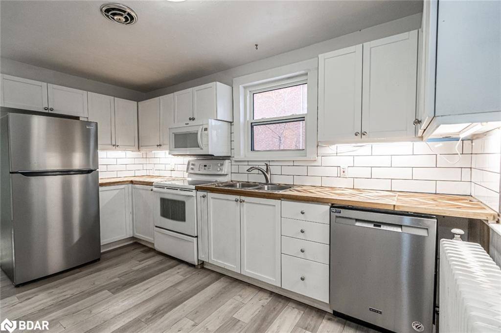 Barrie, ON L4N 1B4,183 Dunlop Street W