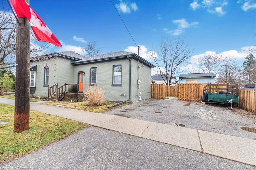 Brantford, ON N3T 1H2,62 Walnut Street