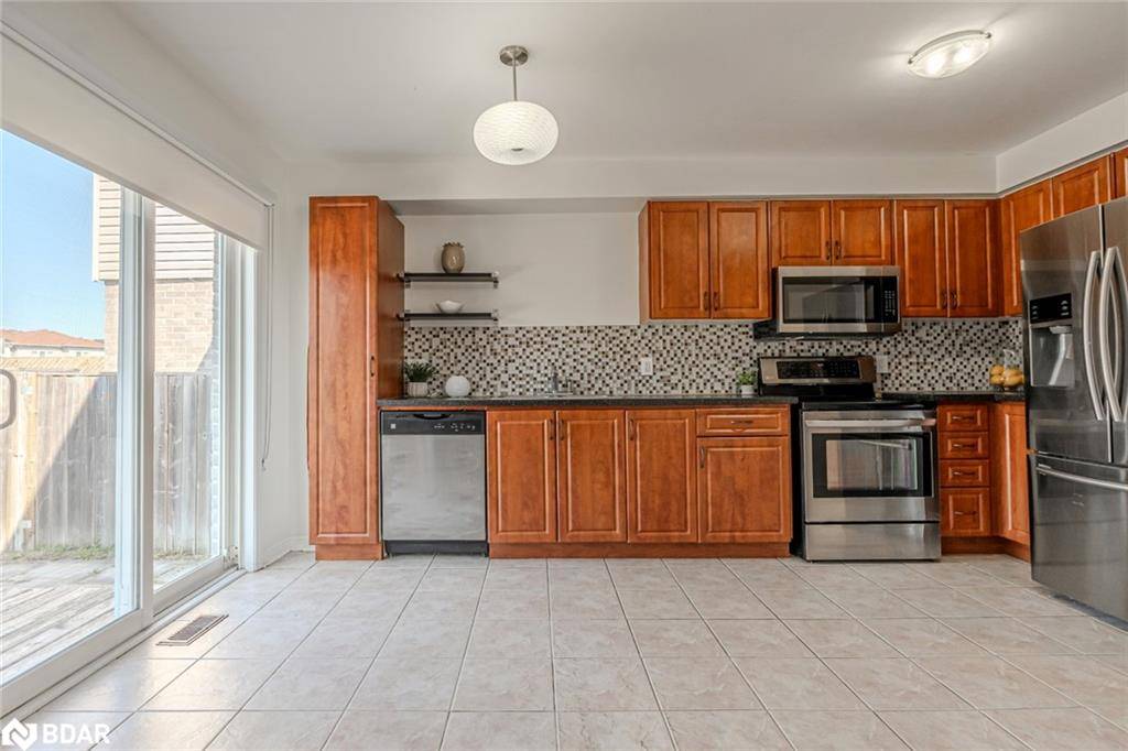 Angus, ON L0M 1B4,35 Lookout Street