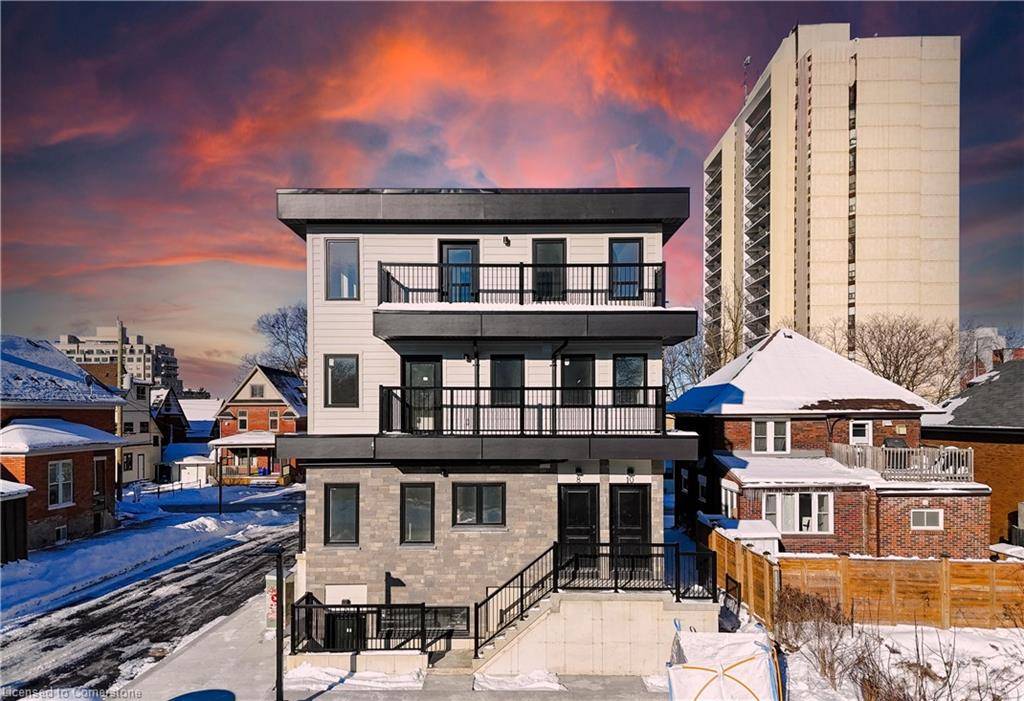 Kitchener, ON N2G 3J5,17 Peter Street #10