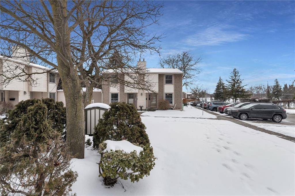 Kitchener, ON N2A 2T2,11 Grand River Boulevard #9