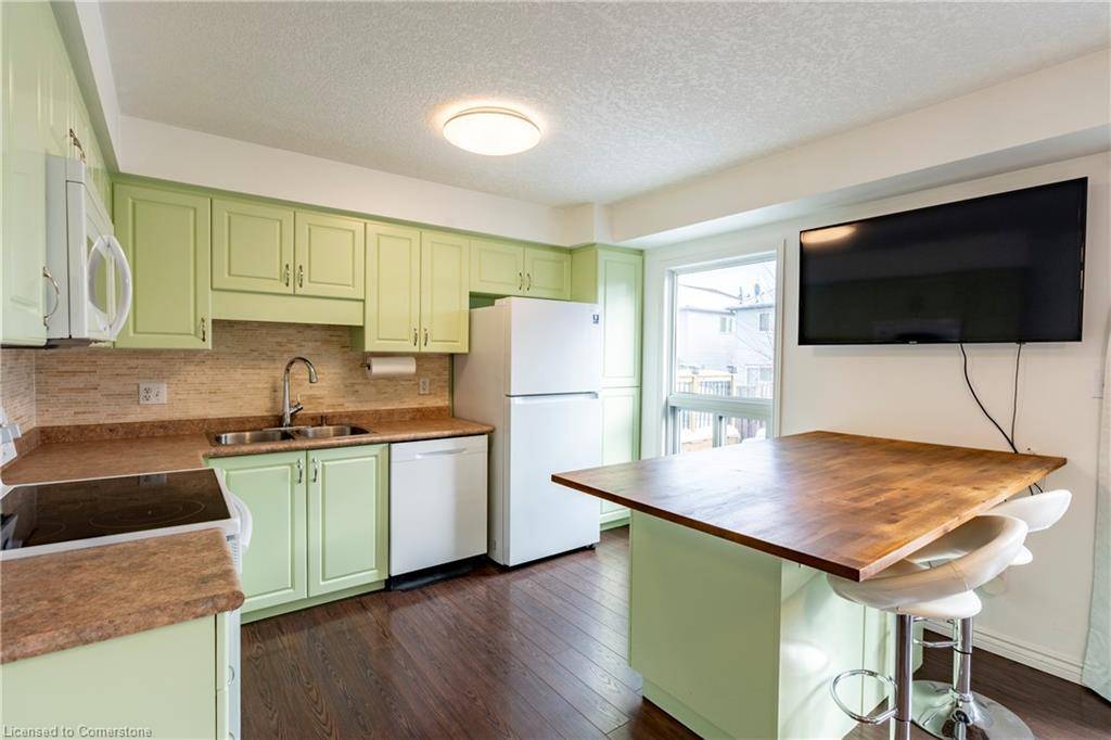 Kitchener, ON N2R 1X8,216 Sophia Crescent