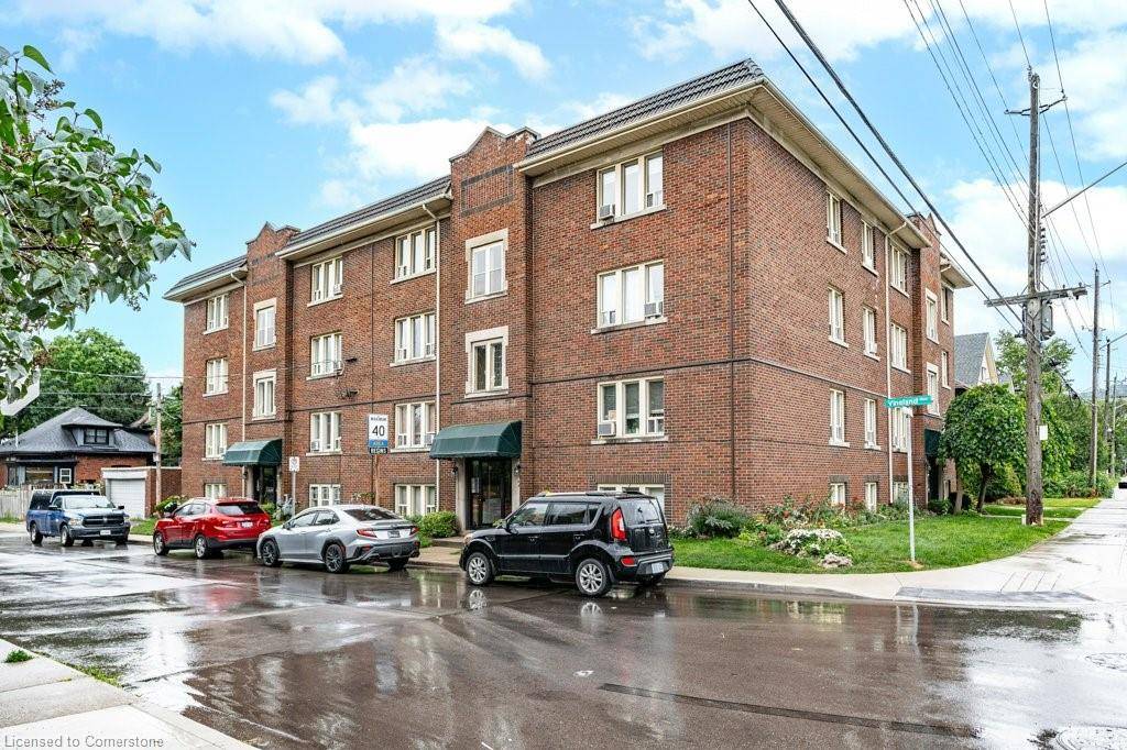 Hamilton, ON L8M 1R4,2 Vineland Avenue #9
