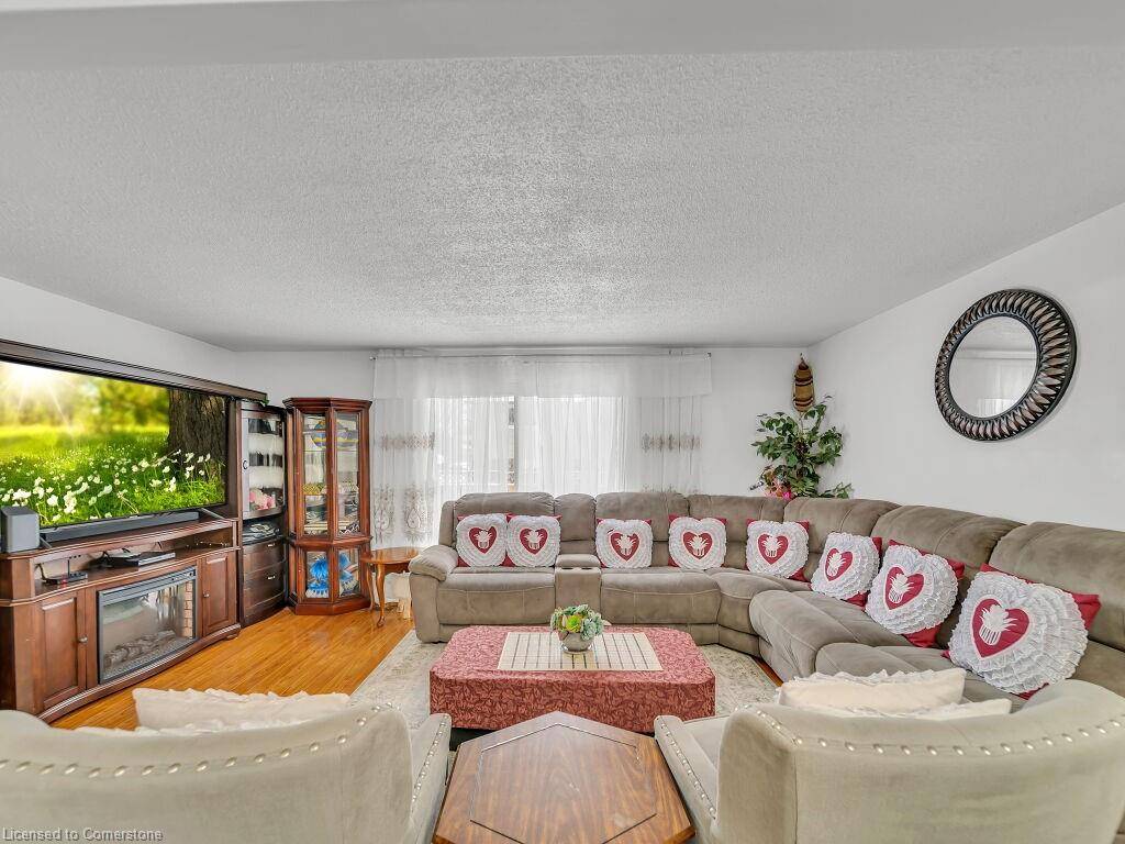 Kitchener, ON N2A 2T2,11 Grand River Boulevard #21