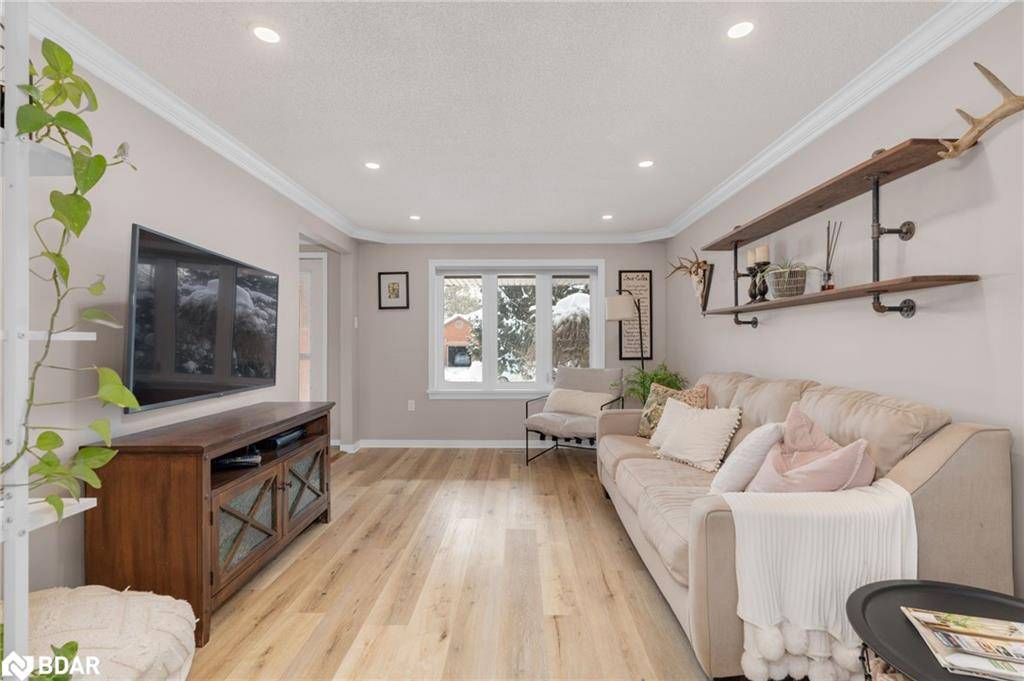 Barrie, ON L4N 7A8,92 Irwin Drive