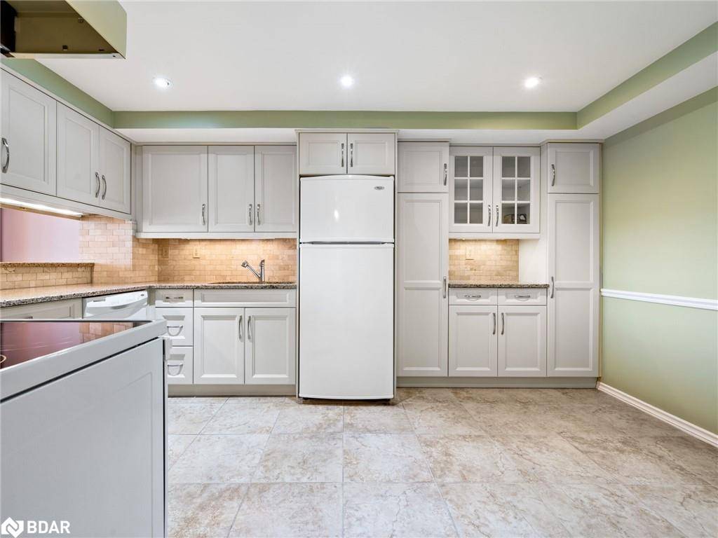 Brampton, ON L6Y 3V2,320 Mill Street S #705