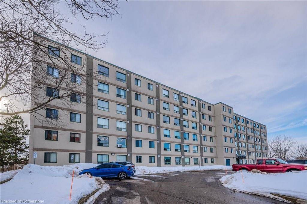 Kitchener, ON N2A 4A1,18 Holborn Court #102