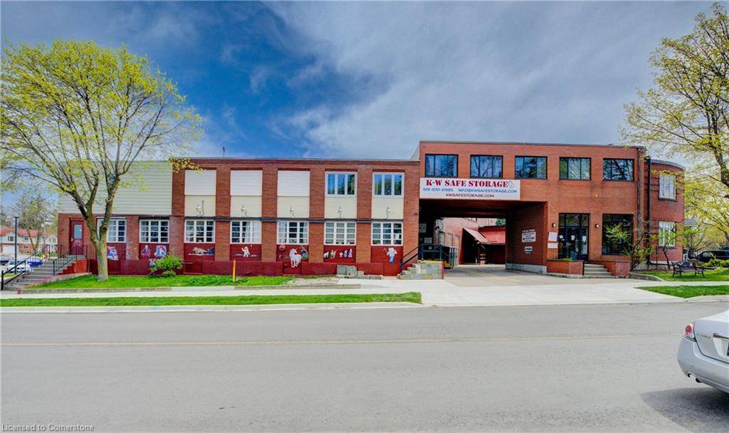 Waterloo, ON N2J 1X5,136 Moore Avenue S