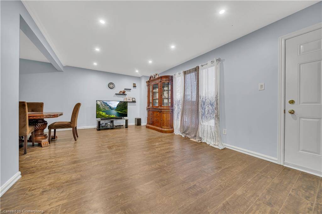 Kitchener, ON N2E 3H1,265 Williamsburg Road #27