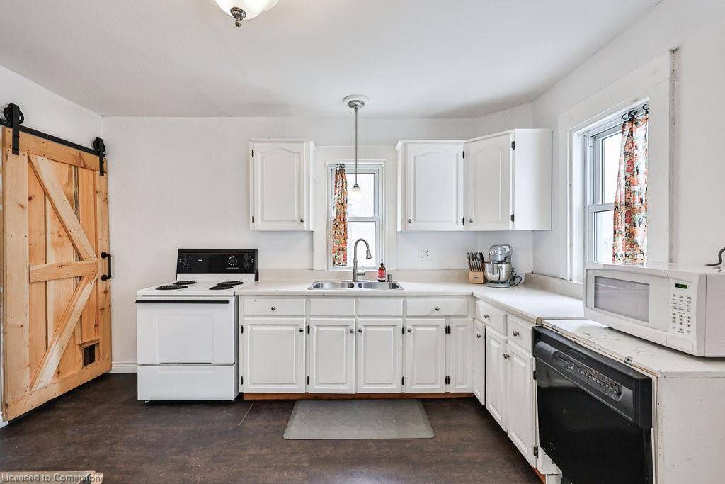 Dunnville, ON N1A 1B3,127 Park Avenue E
