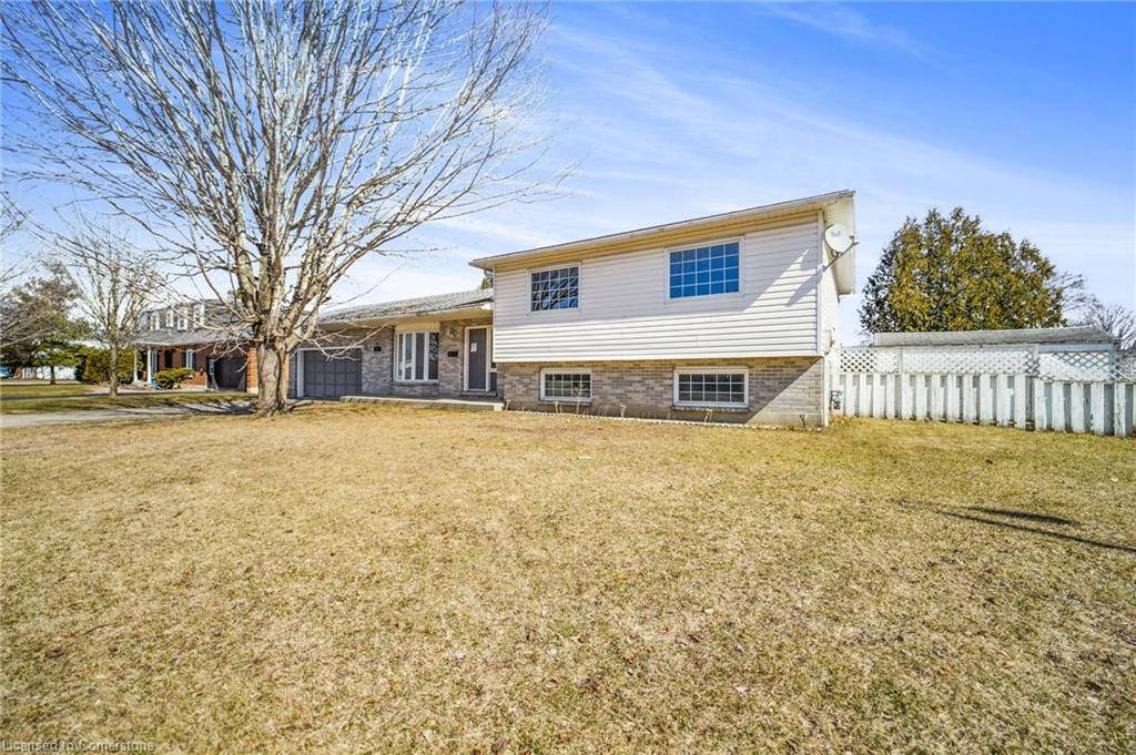 Perth, ON K7H 3J2,1 Scott Crescent