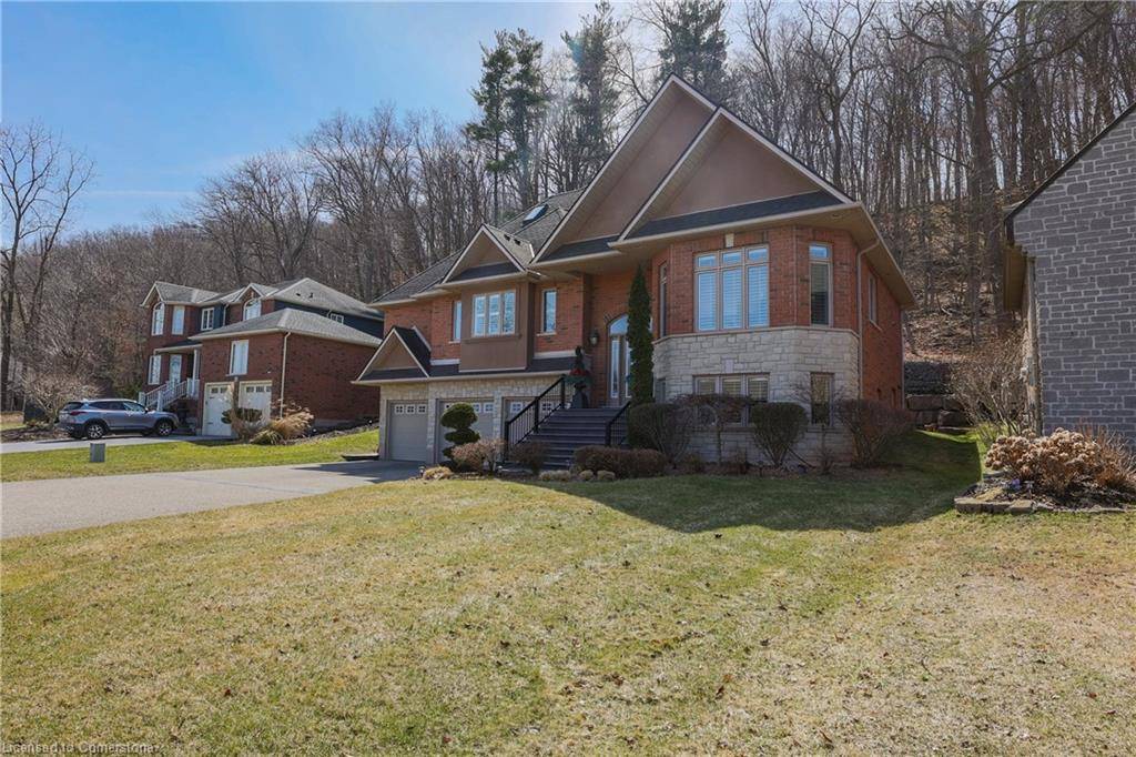 Grimsby, ON L3M 1A8,130 Dorchester Drive