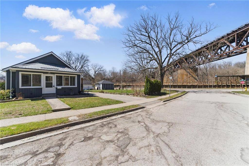 Paris, ON N3L 2K1,112 Walnut Street