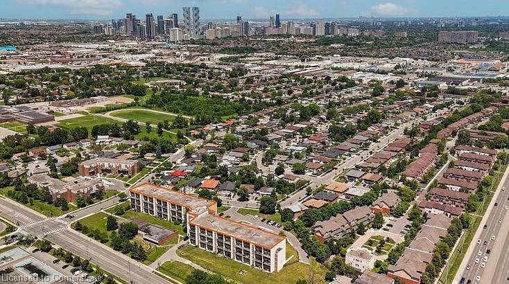 Mississauga, ON L5C 2T7,1050 Stainton Drive #322