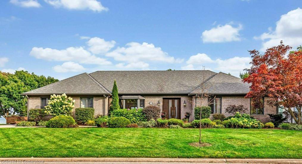 Burlington, ON L7T 4G9,90 Oaklands Park Court