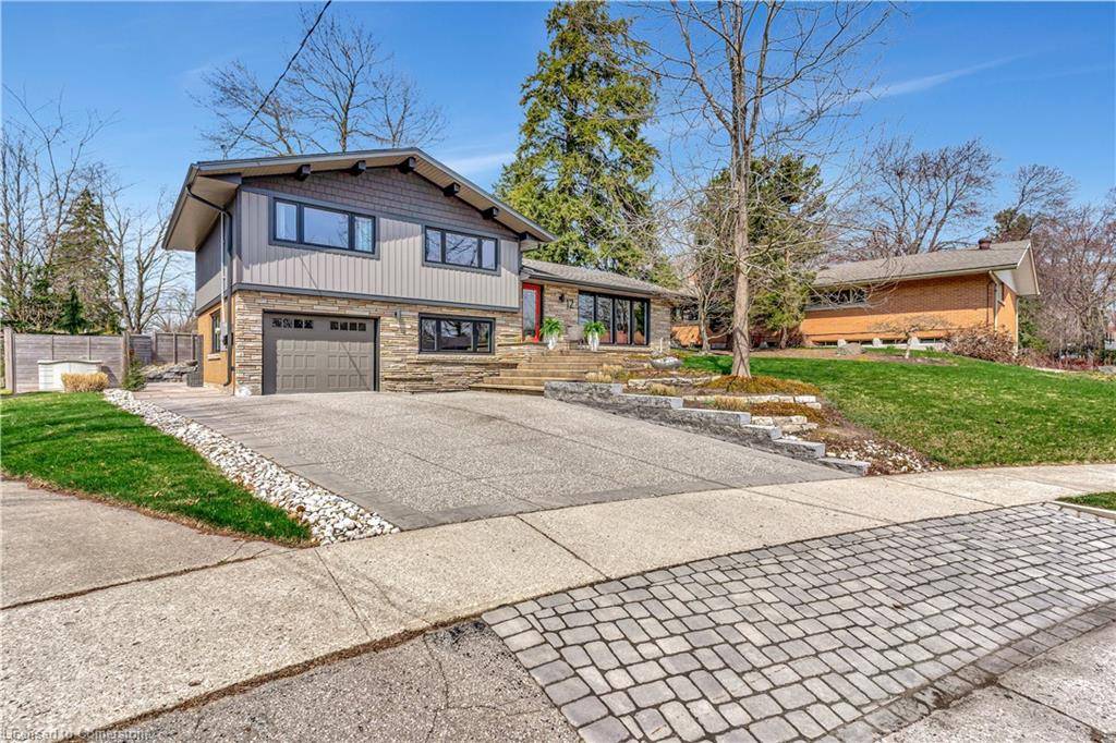 Kitchener, ON N2M 4X8,12 Farmbrook Place