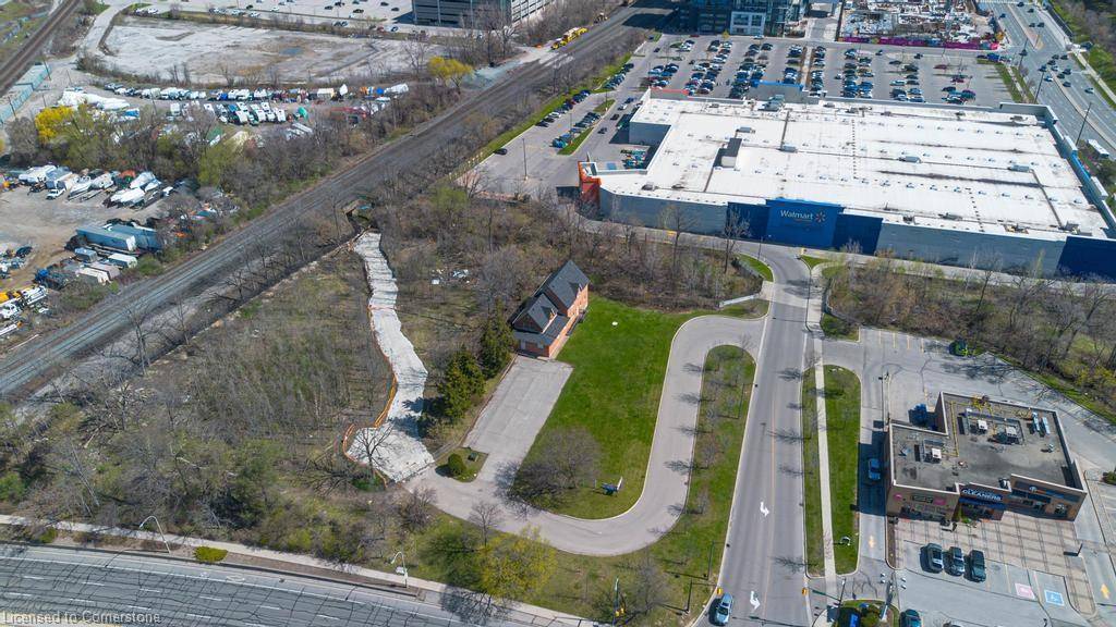 Burlington, ON L7R 2J6,923 Brant Street