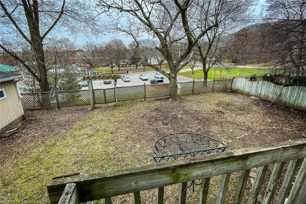 Grimsby, ON L3M 1R5,115 Main Street W
