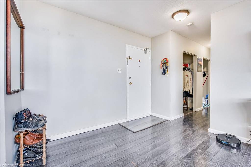 Stoney Creek, ON L8K 5J5,15 Nicklaus Drive #1004
