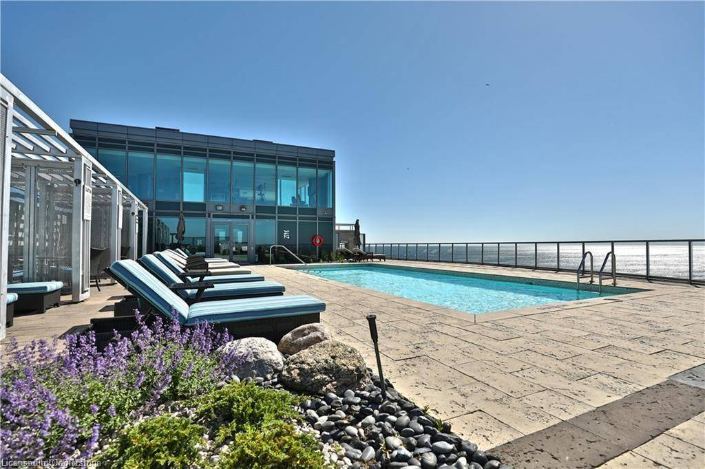 Oakville, ON L6L 0E1,11 Bronte Road #103