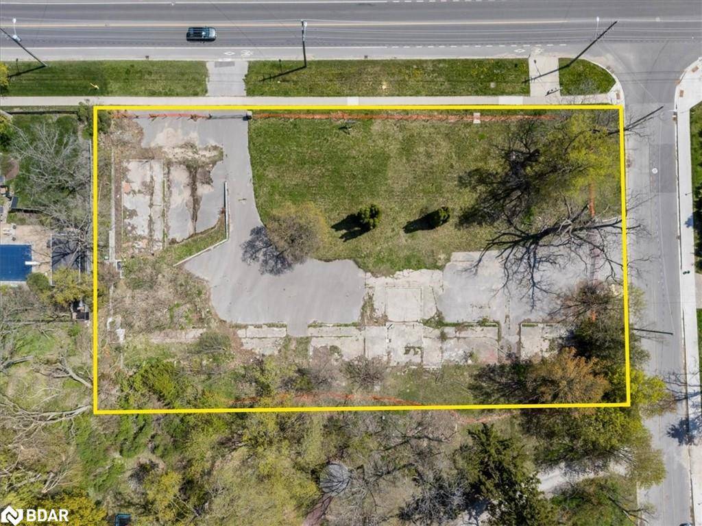 Barrie, ON L4M 1K3,114 Blake Street E