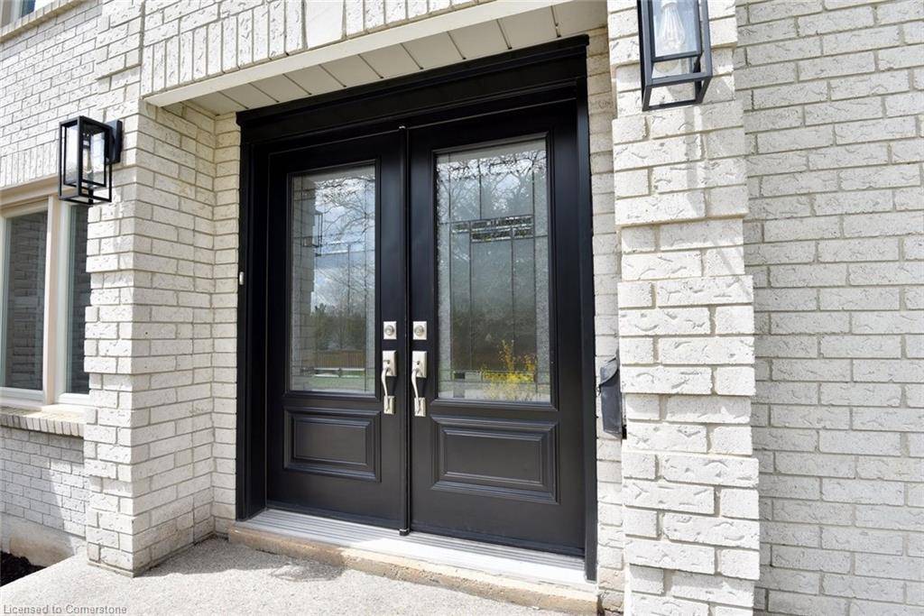 Dundas, ON L9H 6R5,34 Suter Crescent