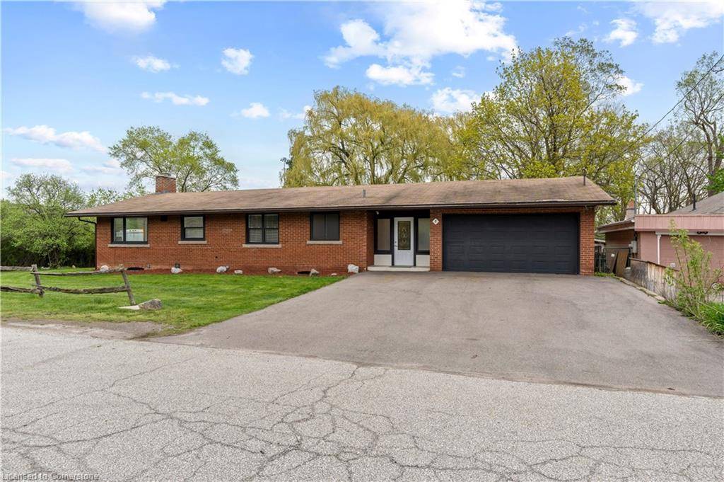 Dundas, ON L9H 7B2,8 Northcliffe Avenue