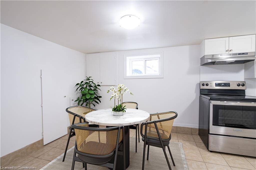 Hamilton, ON L9A 4G1,203 East 15th Street #2