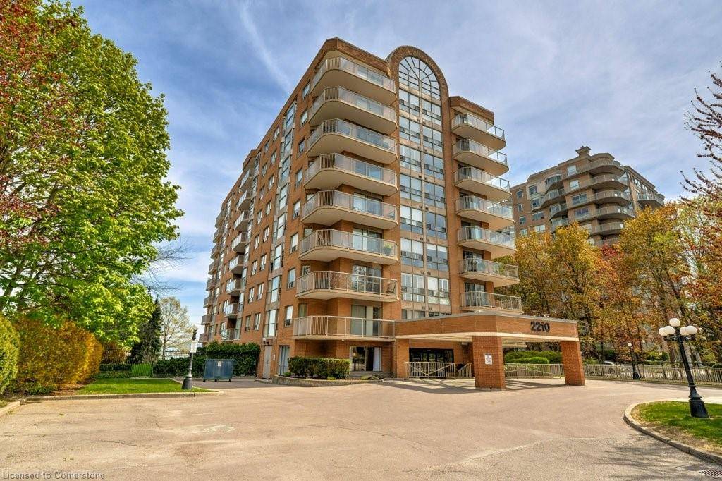 Burlington, ON L7R 4J9,2210 Lakeshore Street #704