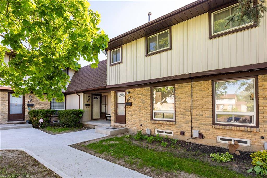 Cambridge, ON N1R 6L3,210 Glamis Road #13