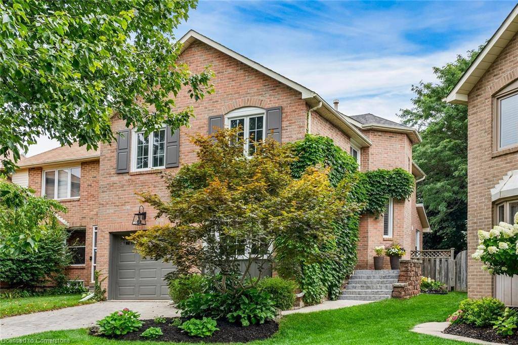 Oakville, ON L6M 2C8,1116 Springbrook Crescent
