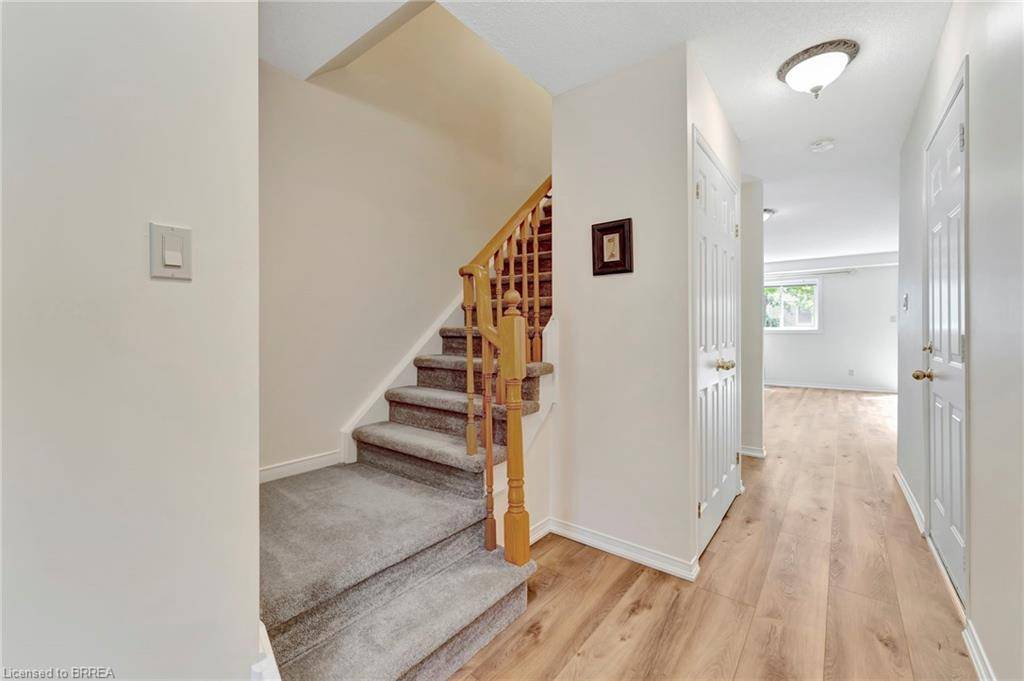 Dundas, ON L9H 7A6,31 Moss Boulevard #26