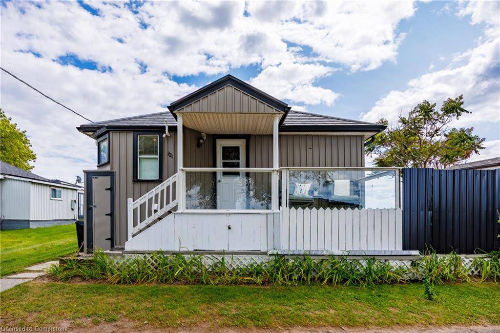 Port Rowan, ON N0E 1M0,221-223 Hastings Dr