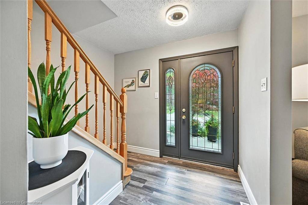 Dundas, ON L9H 3V2,162 Pleasant Avenue