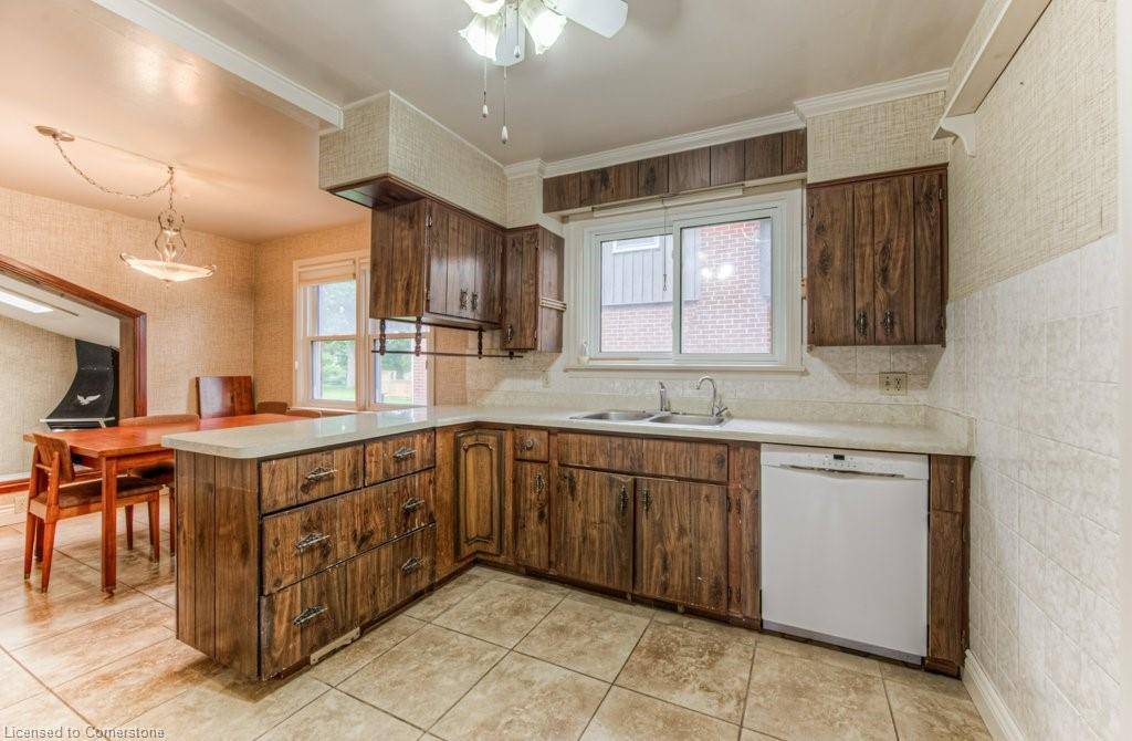 Kitchener, ON N2B 2C5,483 Ephraim Street