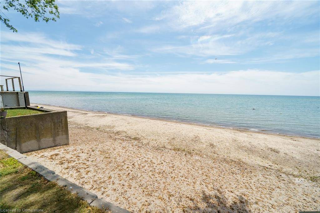 Selkirk, ON N0A 1P0,976 Lakeshore Road
