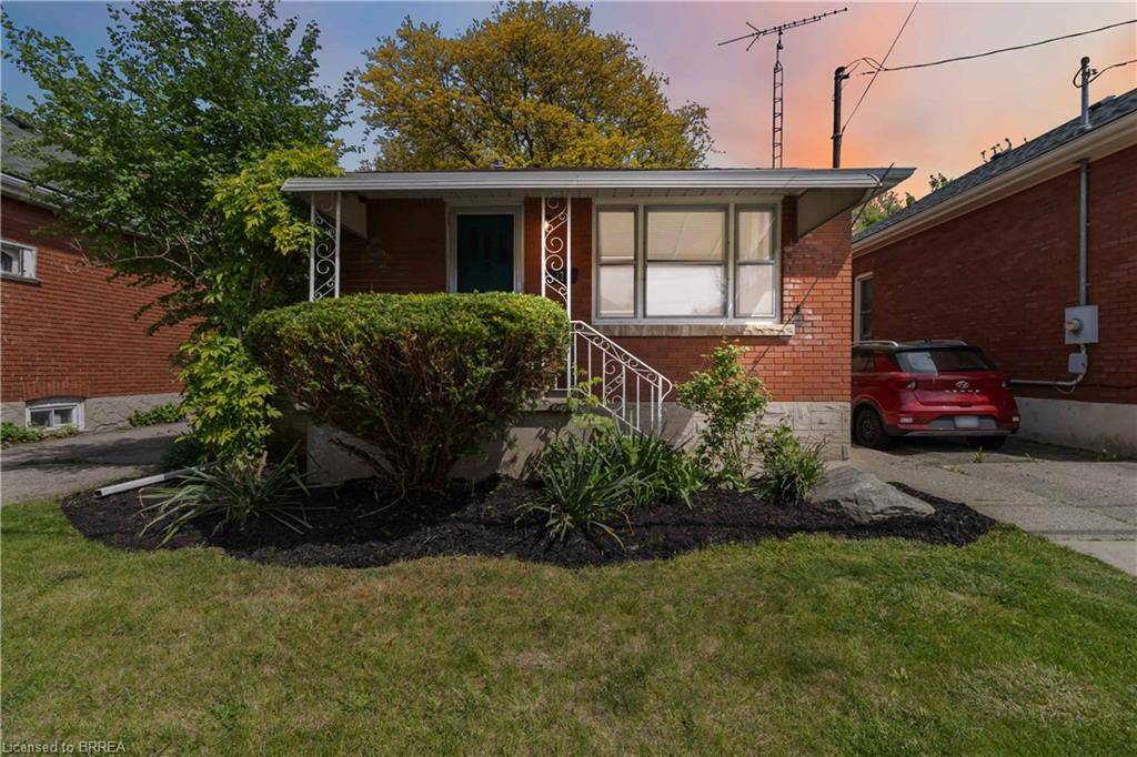 Brantford, ON N3S 1M6,17 Salisbury Avenue